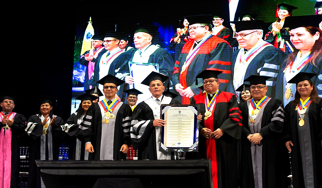 Rosales en su honoris causa