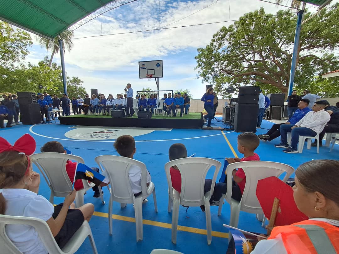 Rosales inauguró Unidad Educativa Estadal Dr Urquinaona