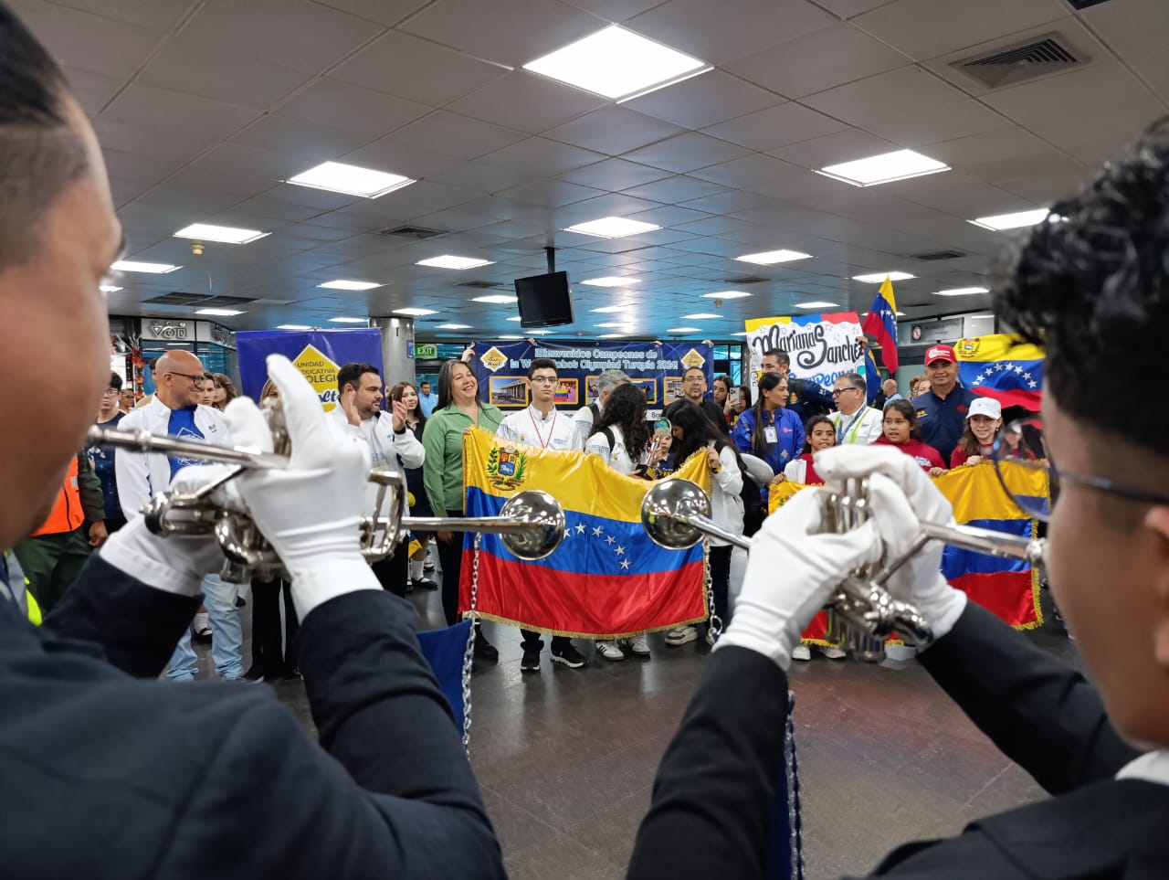 Delegación ganadora en las Olimpiadas Mundiales de Robótica
