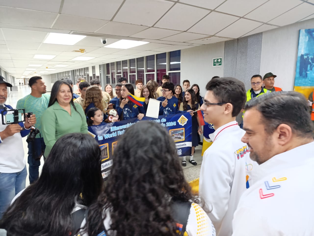 Delegación ganadora en las Olimpiadas Mundiales de Robótica