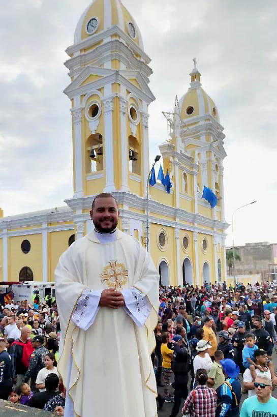 Historia de tres jóvenes de la COL que siguen su vocación sacerdotal 