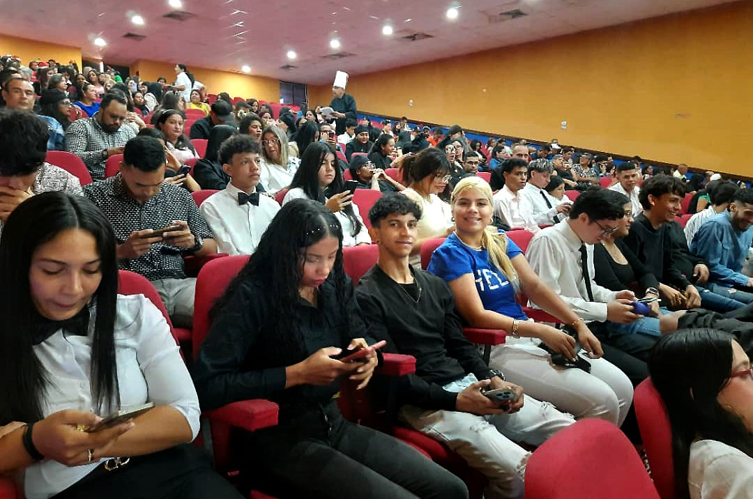Mil 800 certificaciones en el VI curso de formación