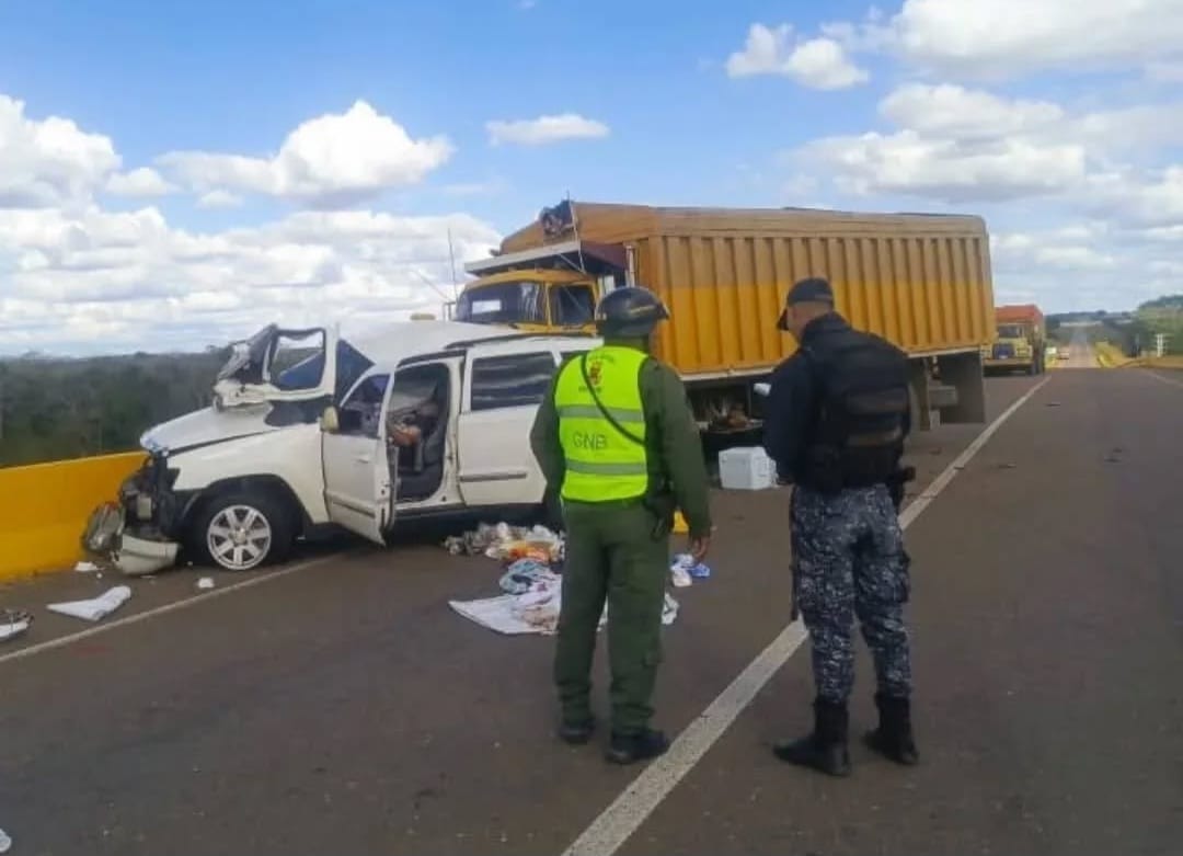 Una pareja de esposos y su hija perecieron en un fuerte accidente de tránsito en la carretera nacional Memo-El Sombrero perteneciente al estado Guárico,