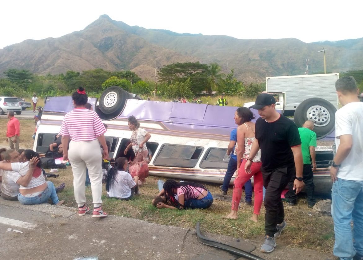 El siniestro ocurrió en horas de la tarde de este domingo 29 de diciembre de 2024 en la referida autopista a la altura del sector San Joaquín del municipio Diego Ibarra.