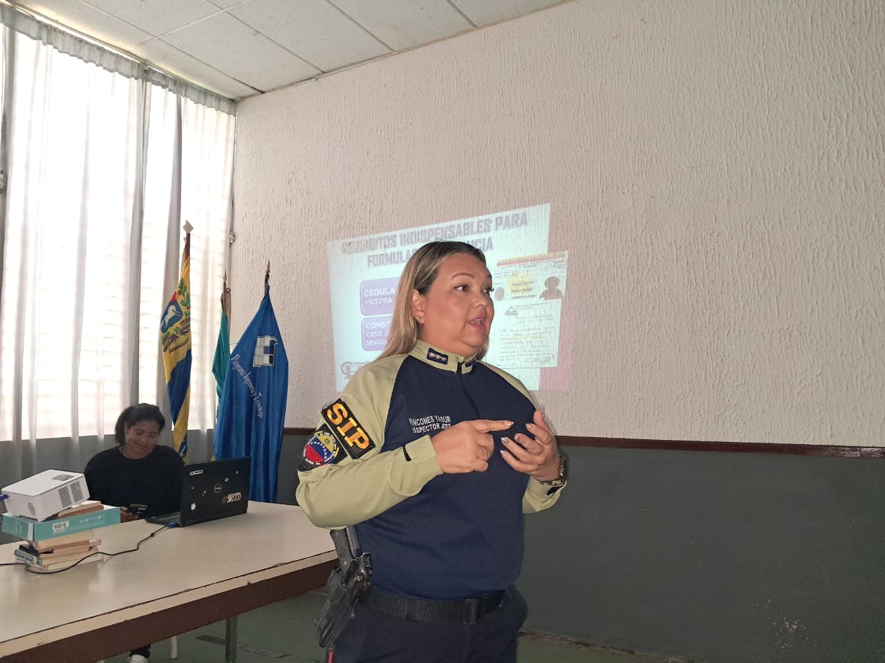 charla en la unermb 2 .jpg