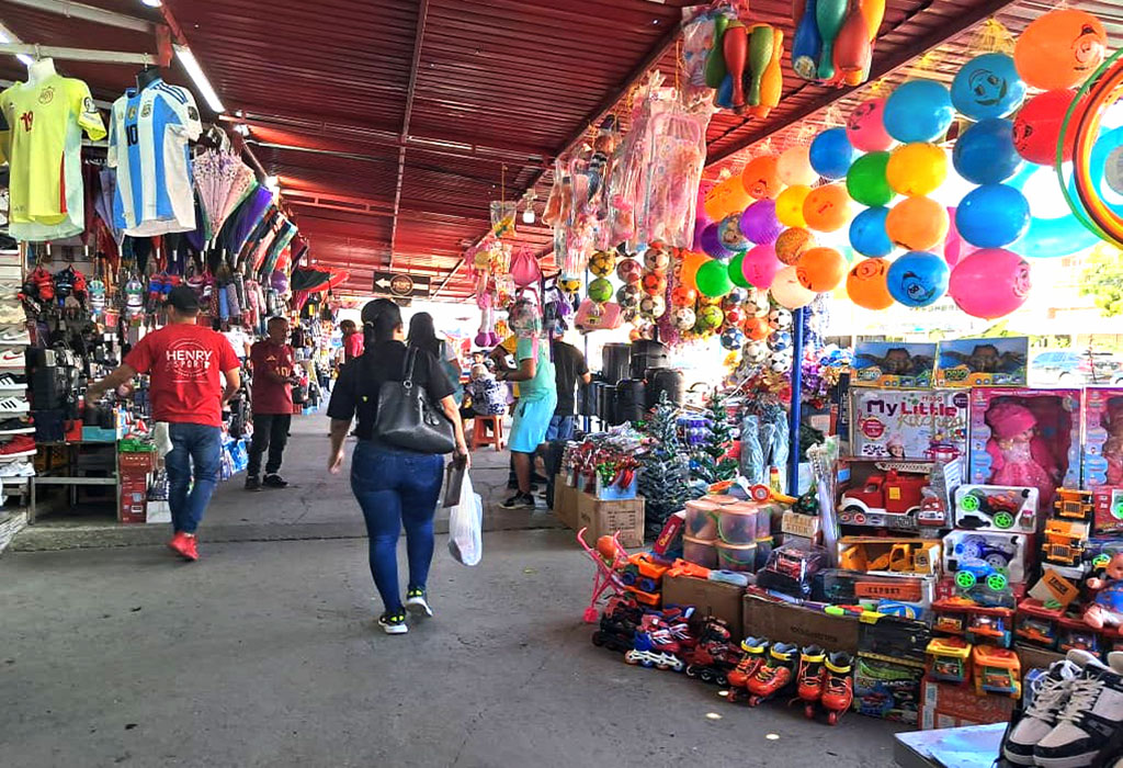 Compras de juguetes previo a la llegada del Niño Jesús 