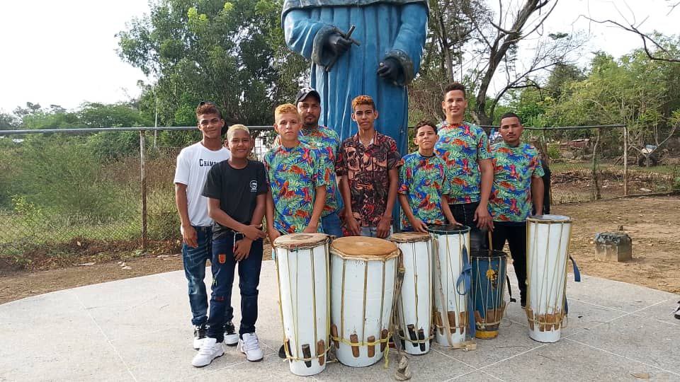 Una vez más, los tambores de San Benito sonaron como nunca este 27 de diciembre de 2024 para celebrar los 500 años del nacimiento del copatrono de la Costa Oriental del Lago.