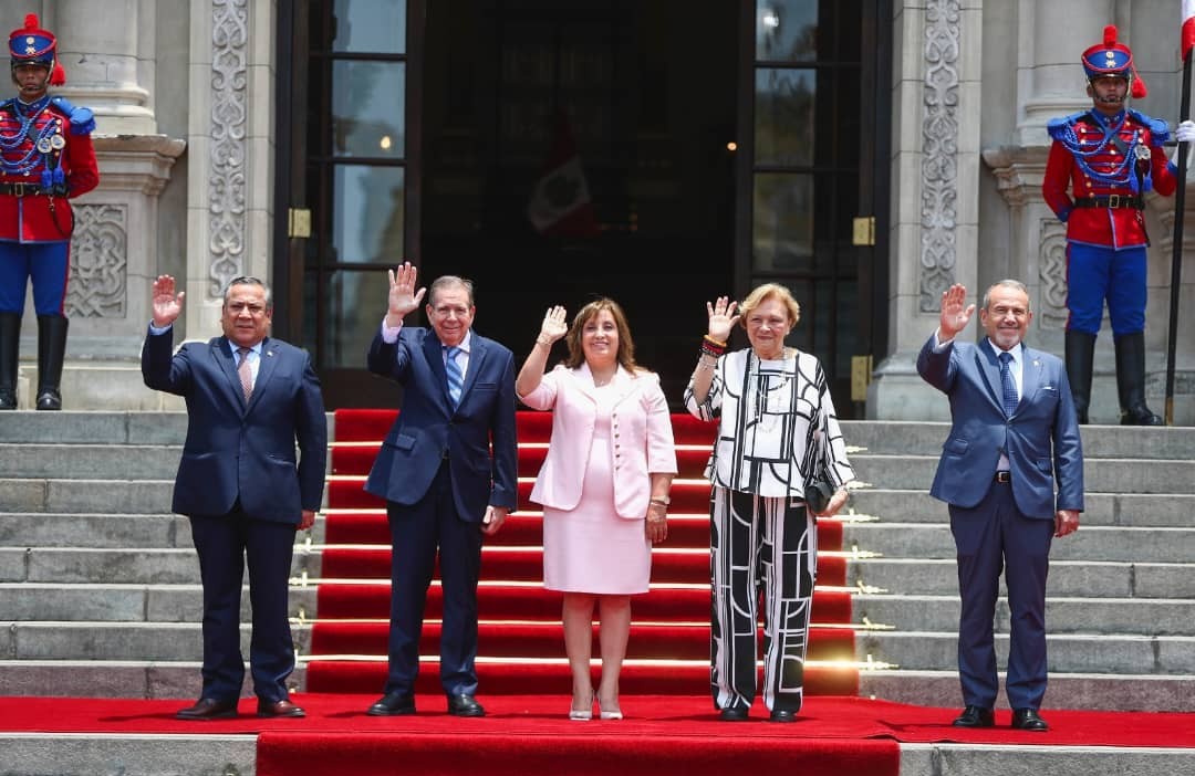Dina Boluarte recibió a Edmundo González 