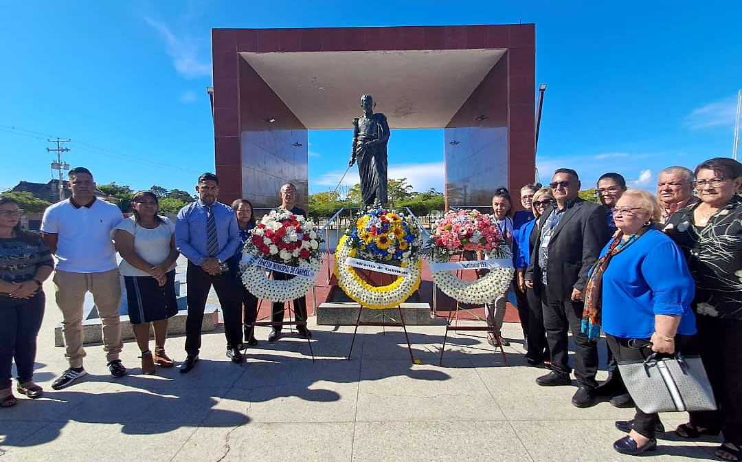 Educadores de Cabimas celebran su día con ofrenda floral