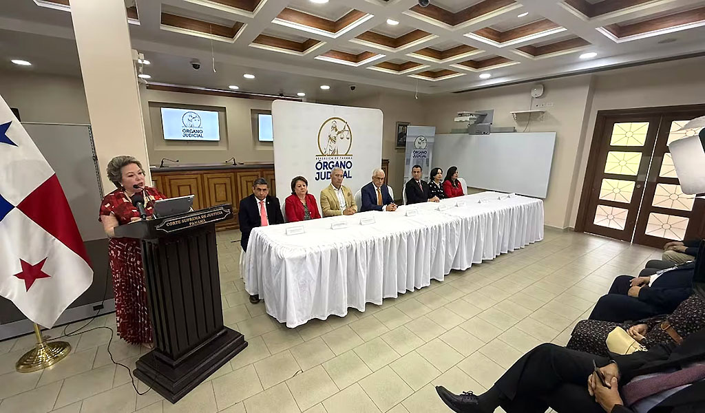 Supremo panameño firma declaración de Chapultepec ante presidente de la SIP: "La libertad de expresión es un derecho fundamental"