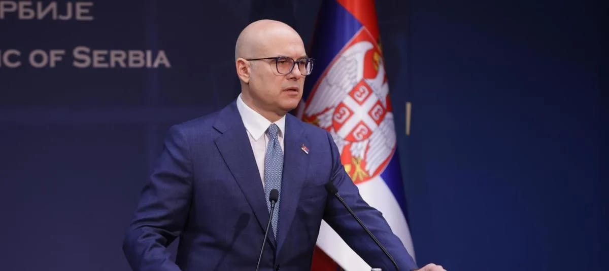 Renuncia primer ministro de Serbia