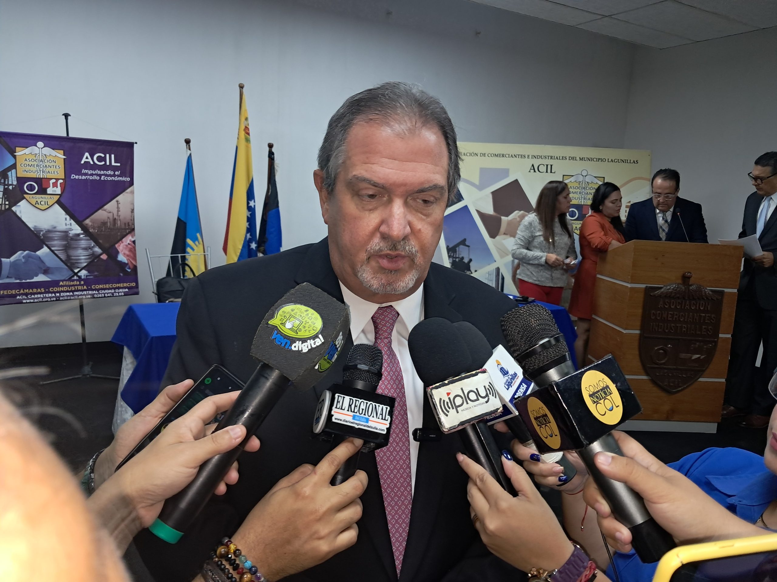 El poco poder adquisitivo del trabajador venezolano y las propuestas para enfrentarlo fueron los puntos centrales que expuso el presidente de Fedecámaras, Adam Celis en Lagunillas, ubicada en la Costa Oriental del Lago del estado Zulia.