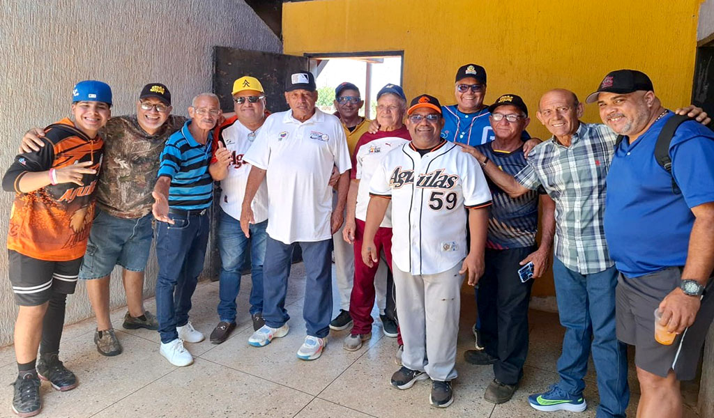 Torneo de Sóftbol en el marco del  “Mes de la  Amistad y Juventud”