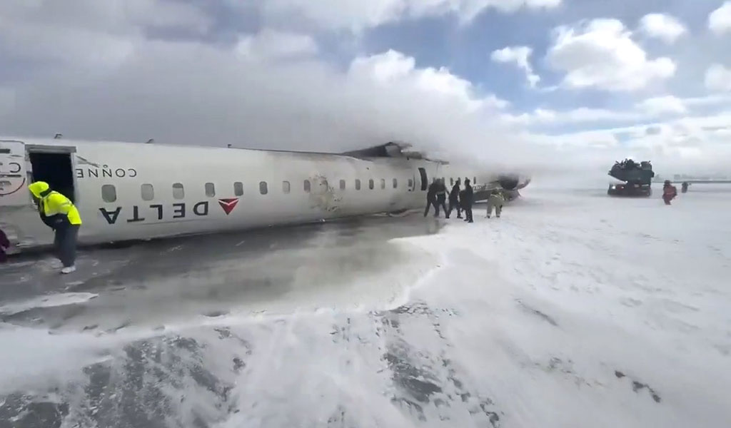 Avión de Delta Airlines se estrella al aterrizar en el aeropuerto de Toronto