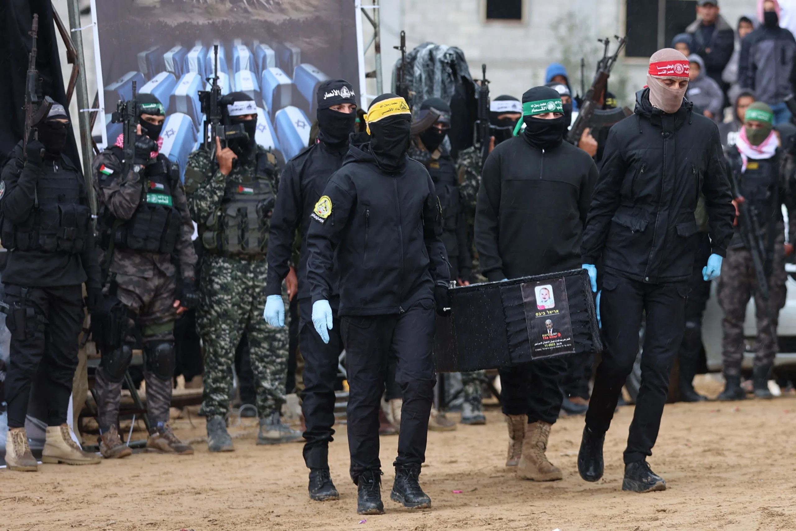 Hamas entregó cuerpos de 4 rehenes incluidos los niños Bibas y su madre