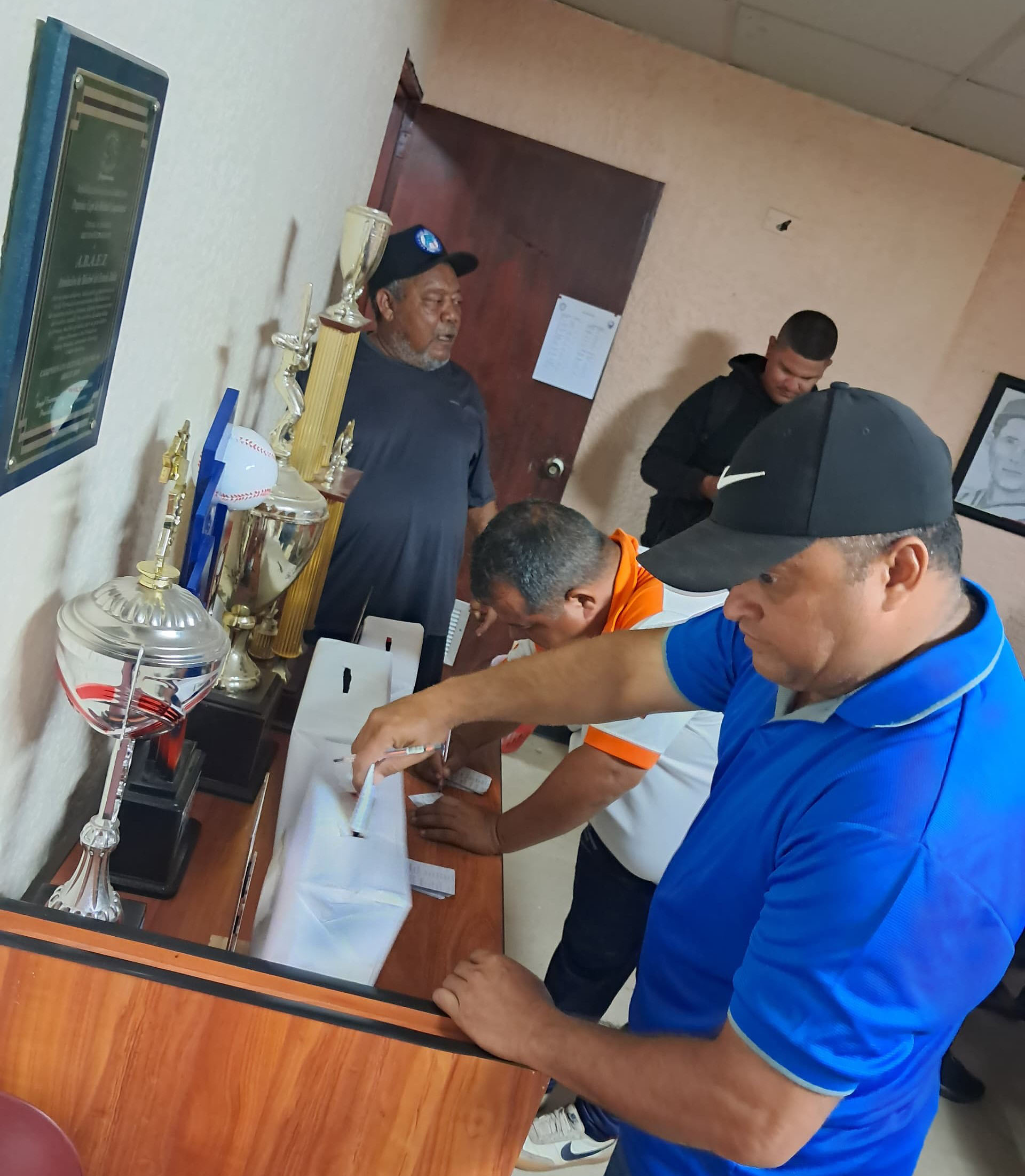 Liliana Fuenmayor reelecta presidenta Asozulia