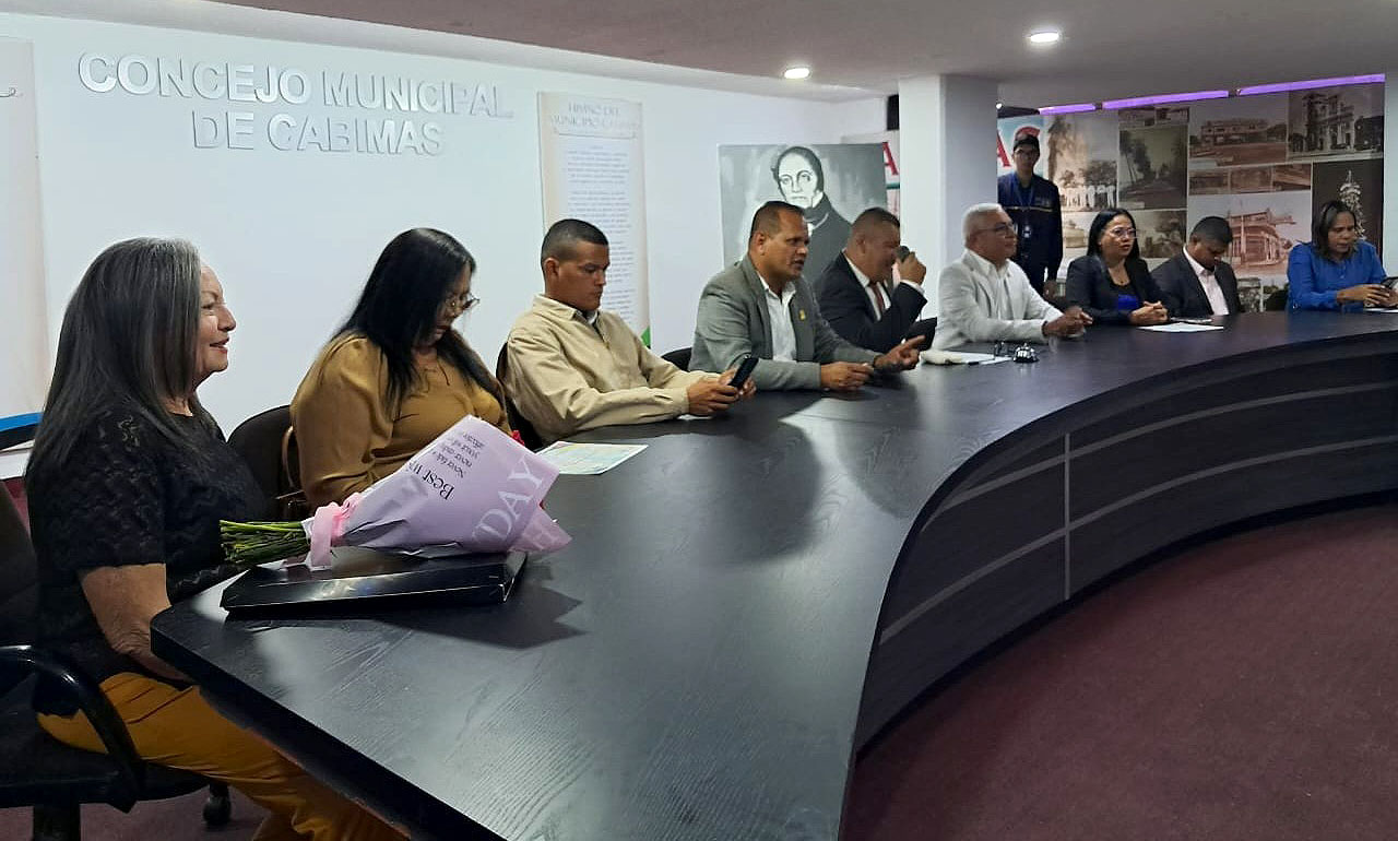 Más de 40 maestros en Cabimas recibieron reconocimientos 