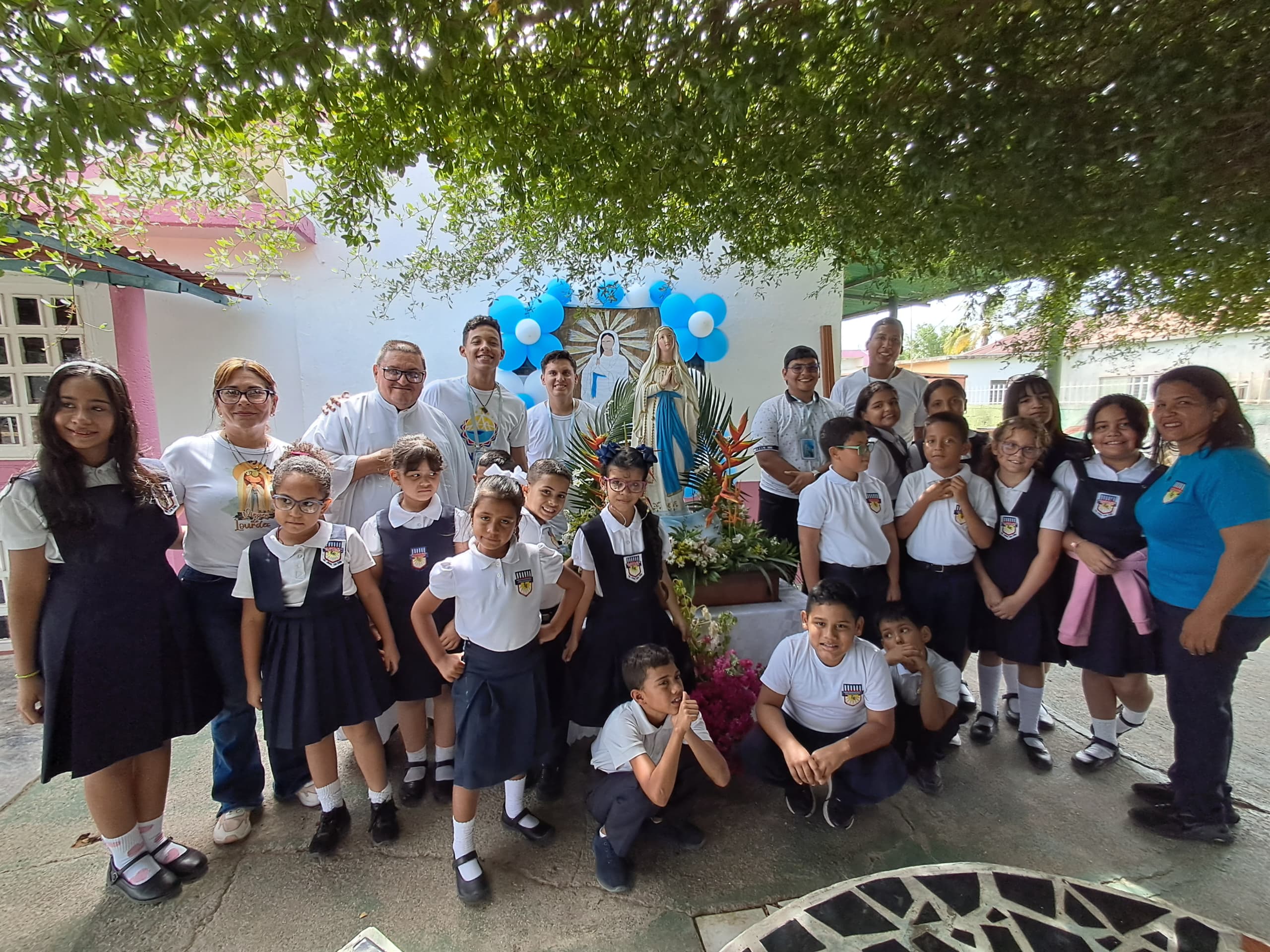 Simón Bolívar celebra con júbilo el Día de la Virgen de Lourdes 