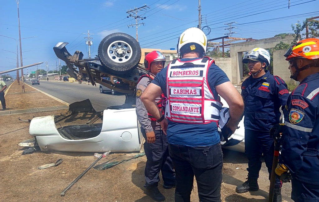 Volcamiento de una Silverado en Cabimas 
