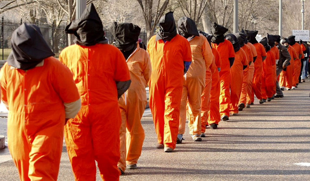 Internacionales.- La administración Trump trasladó a 40 inmigrantes detenidos en la base militar de Guantánamo, Cuba, al estado de Luisiana, sin aclarar el motivo del cambio.
