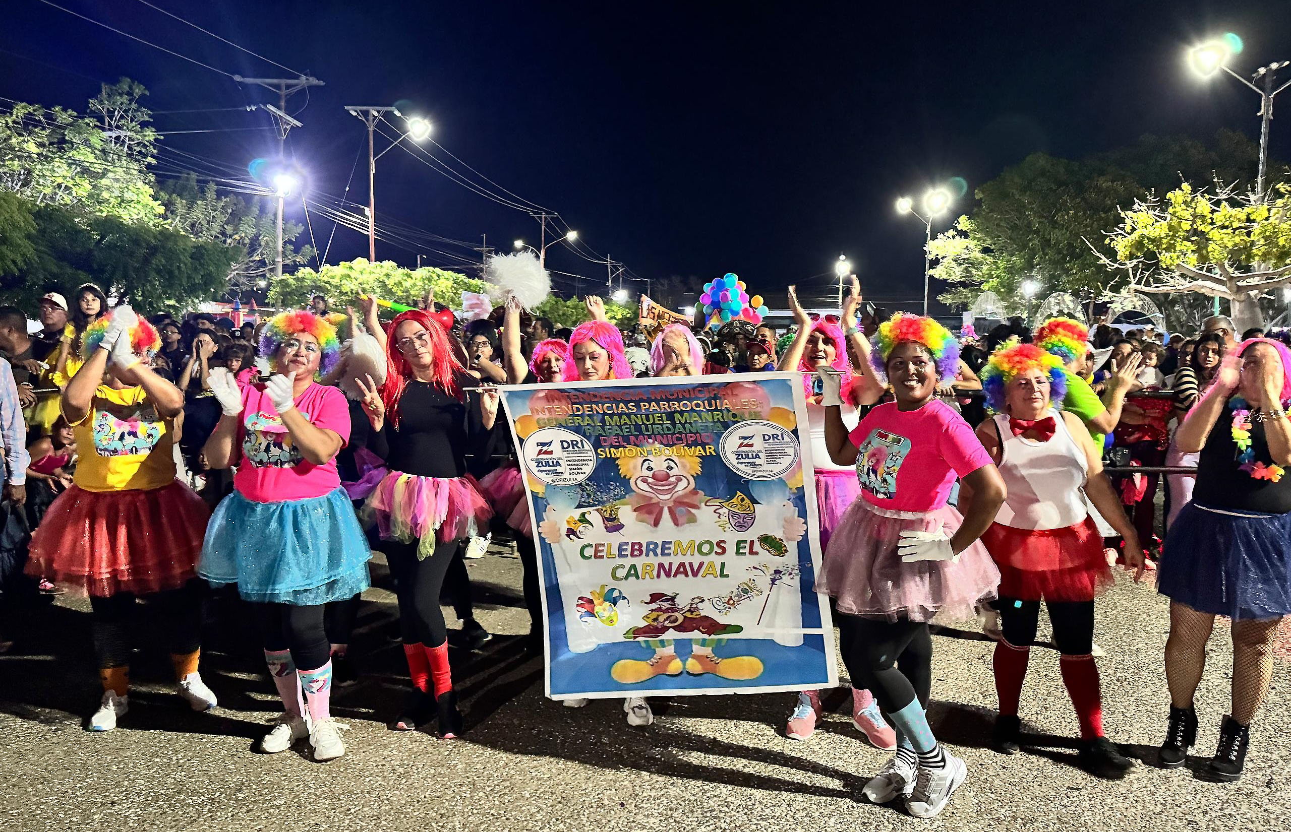 Con alegría y color municipio Simón Bolívar celebró los carnavales 