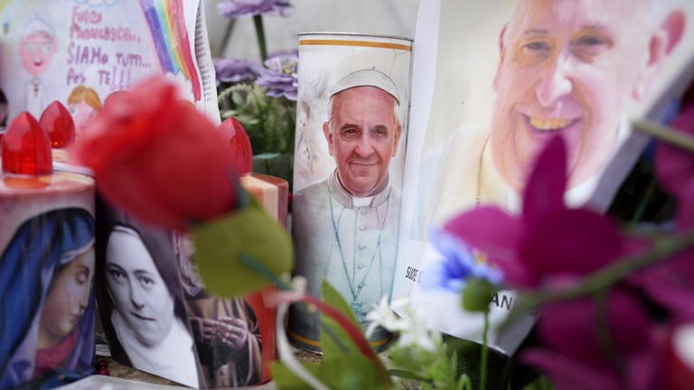 El Papa sufre «dos episodios de insuficiencia respiratoria aguda» 