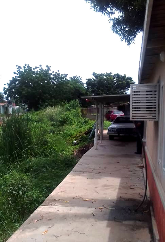 Cabimas. - Vecinos del Barrio La Gloria, Parroquia La Rosa de Cabimas, estado Zulia, denunciaron el estado en que se encuentra el drenaje de la zona, el cual está lleno de abundante maleza y escombros, por lo que, exigen con urgencia la realización de labores de mantenimiento preventivo y correctivos.
