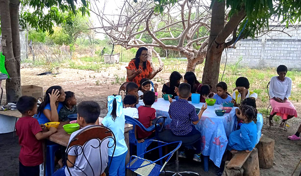 Fundación “Con Mis Hijos de la Mano” en Simón Bolívar