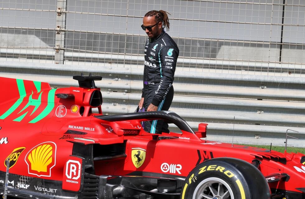 Lewis Hamilton decepciona en su debut con Ferrari