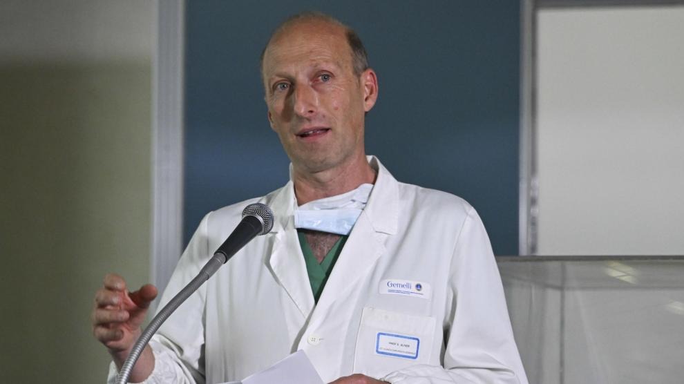 Internacionales.- El médico del hospital Gemelli que se ha ocupado del Papa Francisco durante su hospitalización, Sergio Alfieri, explica que hubo un momento "en el que se tuvo que decidir entre parar y dejarlo ir o probar con todos los medicamentos y terapias posibles, corriendo un riesgo muy alto", en una entrevista publicada este martes en el diario Corriere della Sera.