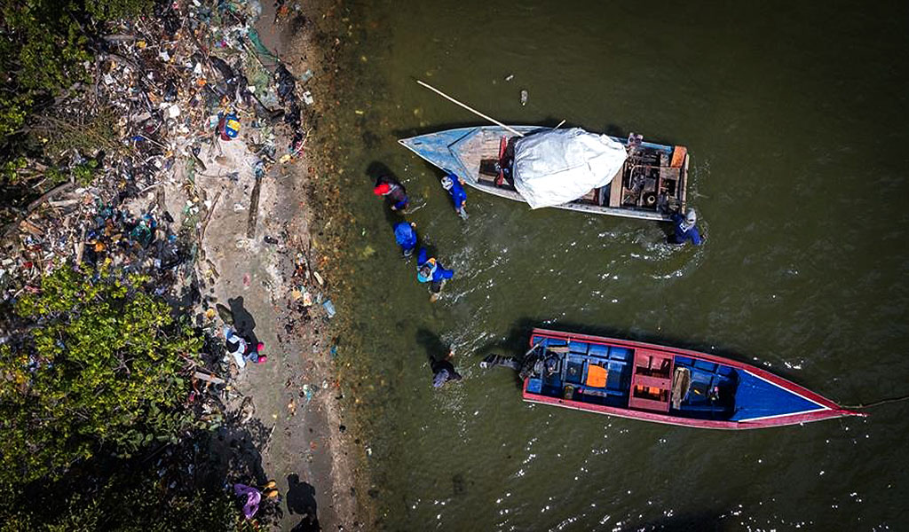 Pescadores han recolectado más de 340 toneladas de desechos en el Lago de Maracaibo