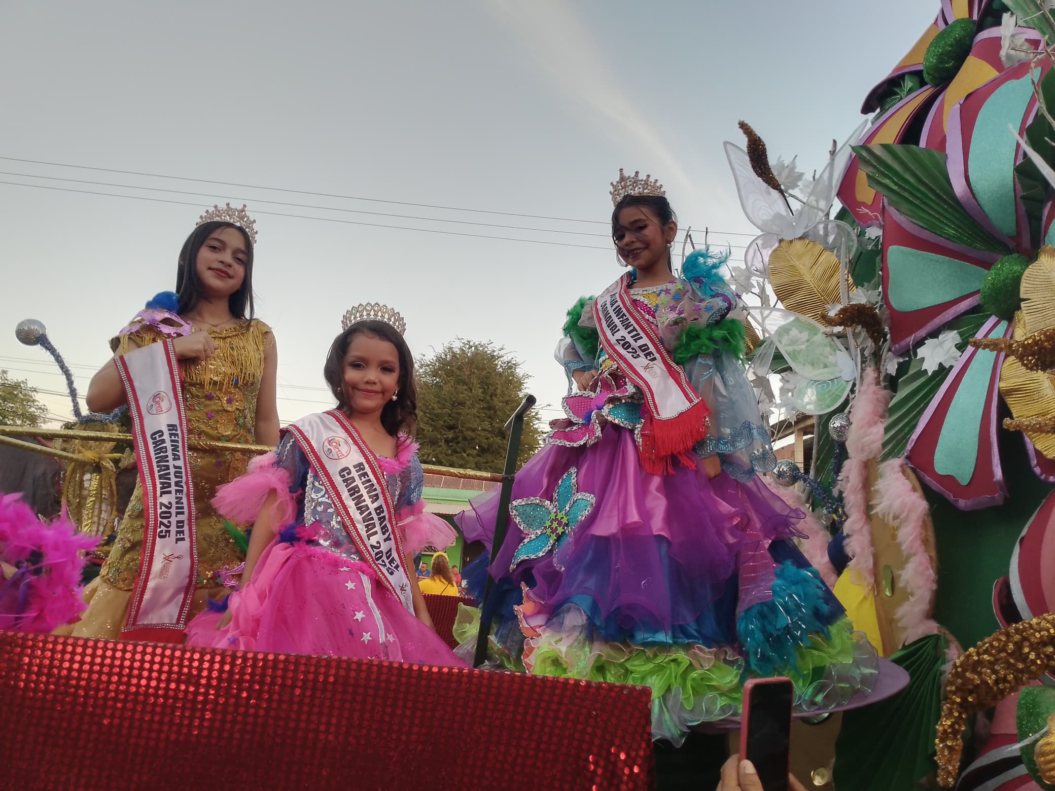 Miranda culminó los Carnavales Felices con un colorido desfile