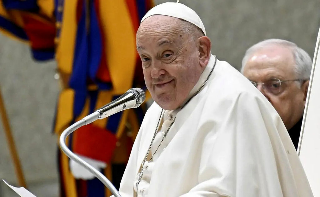 Radiografía de tórax confirma mejoría del Papa