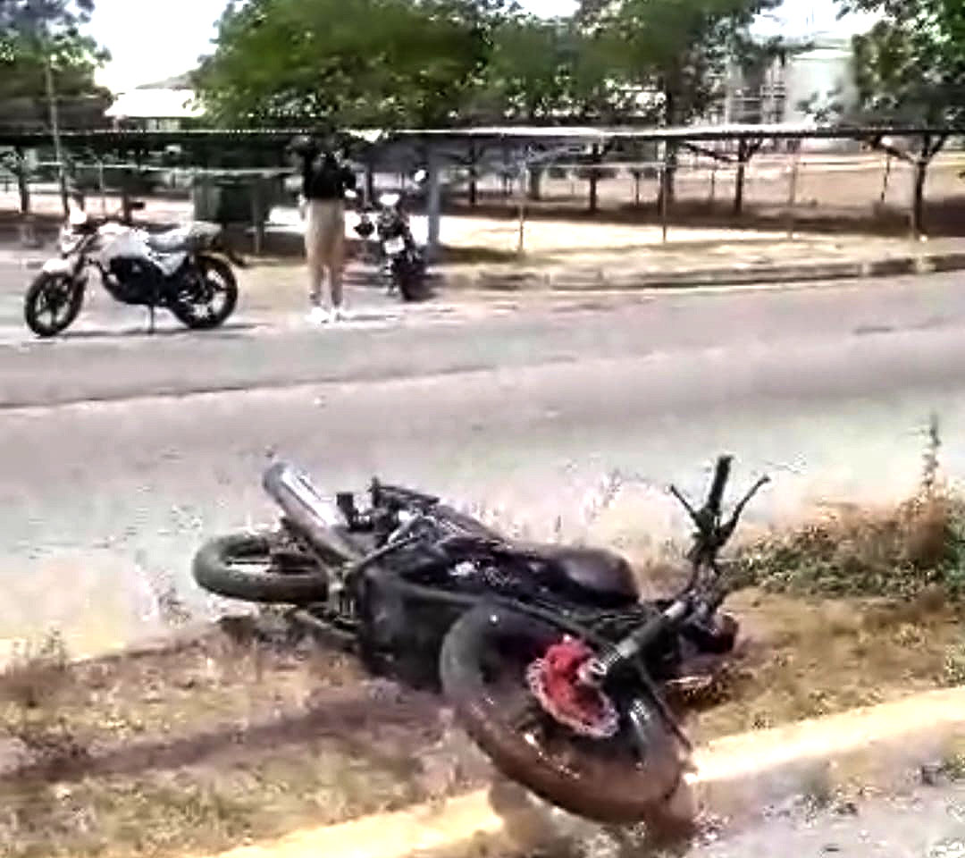 Oficial del CPNB accidente en moto