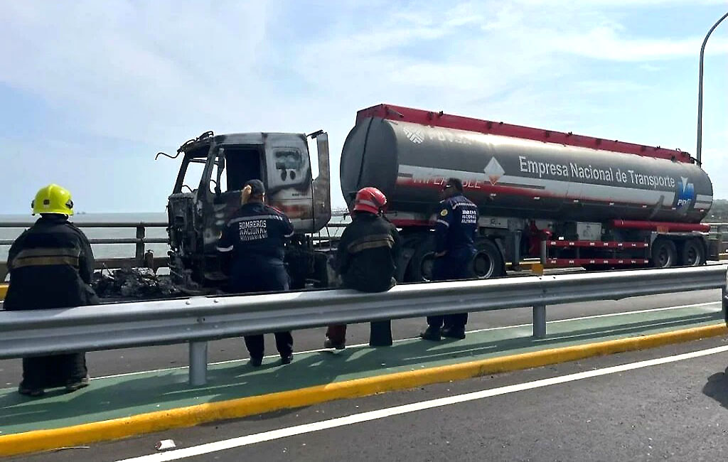 Se incendió una gandola cargada de gasolina en el Puente sobre el Lago de Maracaibo