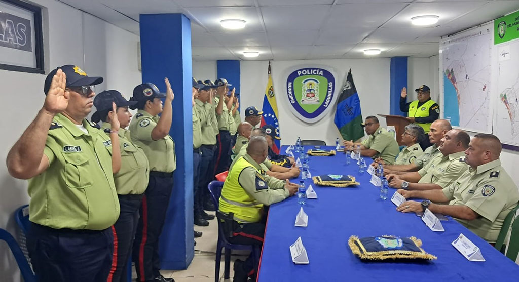 comisario jefe Henry Barco, director del Instituto Autónomo de Policía del municipio Lagunillas, juramentó a nuevos funcionarios y funcionarias