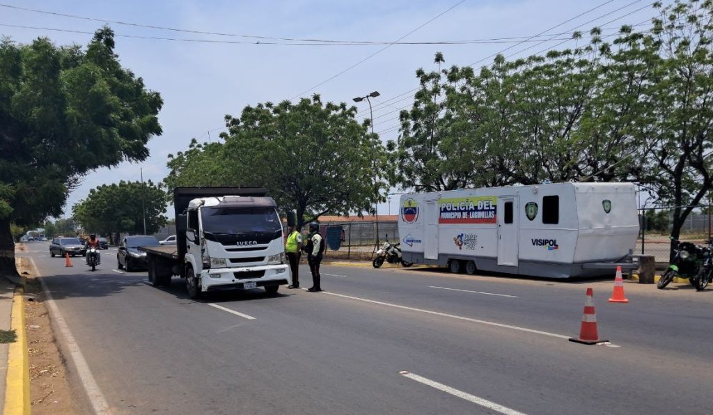 El Terminal de Pasajeros de Lagunillas del estado Zulia están habilitadas 12 líneas de transporte público para movilizar a los temporadistas en esta Semana Santa 2025.