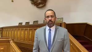                                                                                                                                                                     Henri Falcón: El dirigente político nacional es un militar, político y abogado venezolano. Ocupó cargos legislativos durante los años 2000-2004; 2004-2008.
