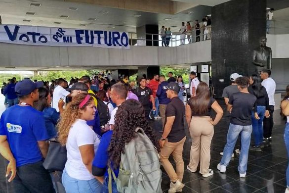 Desde el rectorado de LUZ Los estudiantes vamos a salir a votar el 25 de mayo por Manuel Rosales Guerrero (4)