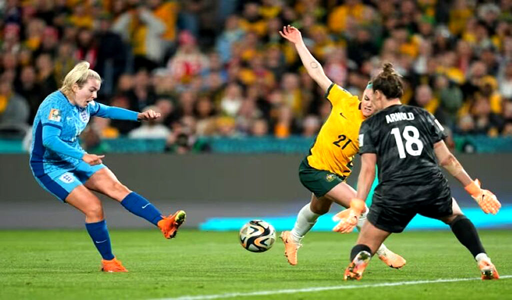 Inglaterra prohíbe a mujeres trans jugar fútbol femenino
