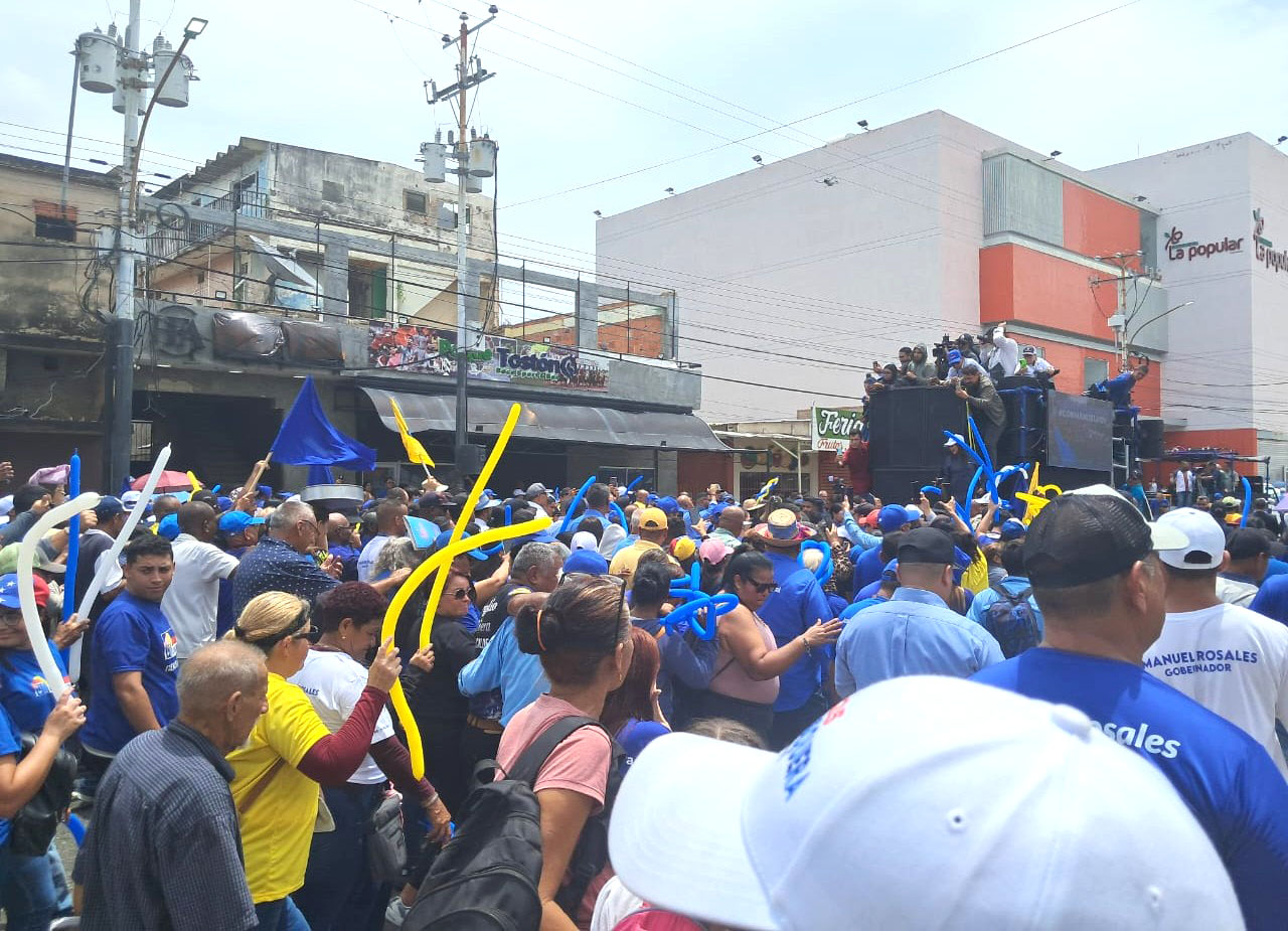La marea multicolor con Rosales también desbordó a Lagunillas