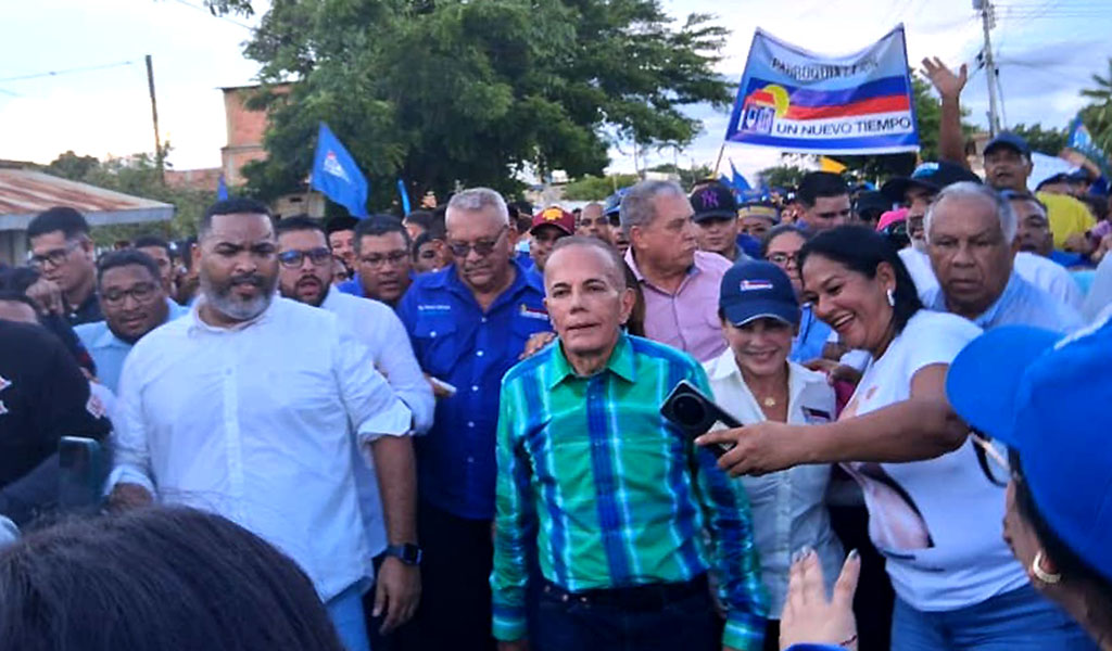 Manuel Rosales culminó campaña en Cabimas