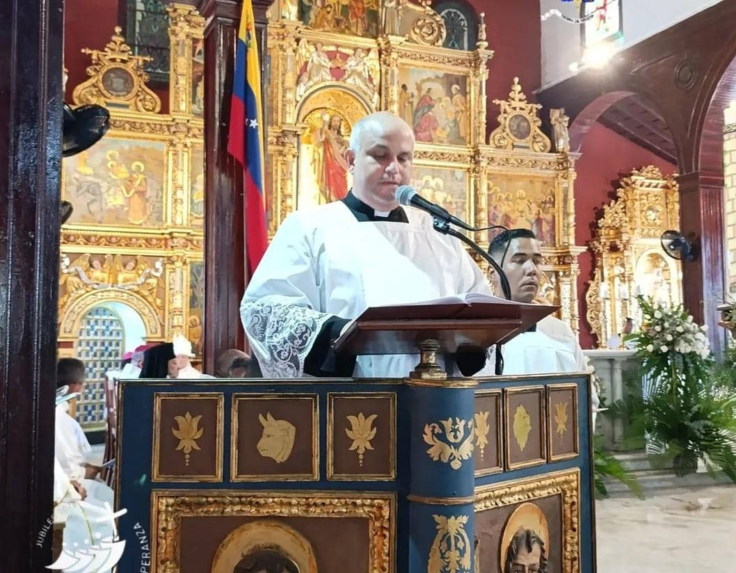 Monseñor Ángel Caraballo arzobispo de Cumaná