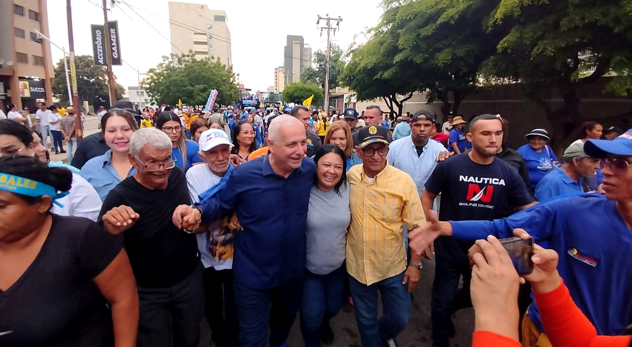 Caminata cerró campaña de Manuel Rosales en Maracaibo