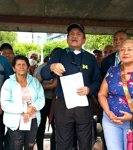 Protestan en las afueras del Hospital de Cabimas para exigir activación de operaciones de cataratas
