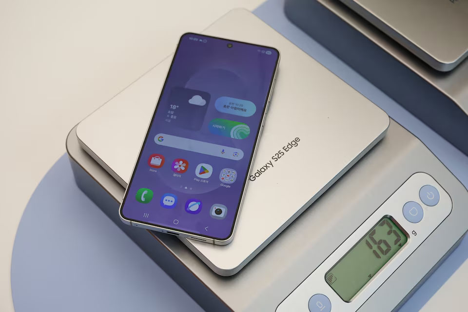 Samsung lanza el smartphone más delgado 