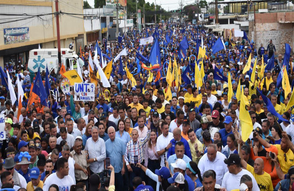 Con broche de oro cerró en San Francisco su campaña Manuel Rosales, en una fiesta que rebasó la avenida 15 de Sierra Maestra, donde miles de ciudadanos aclamaron al indiscutible líder del Zulia.