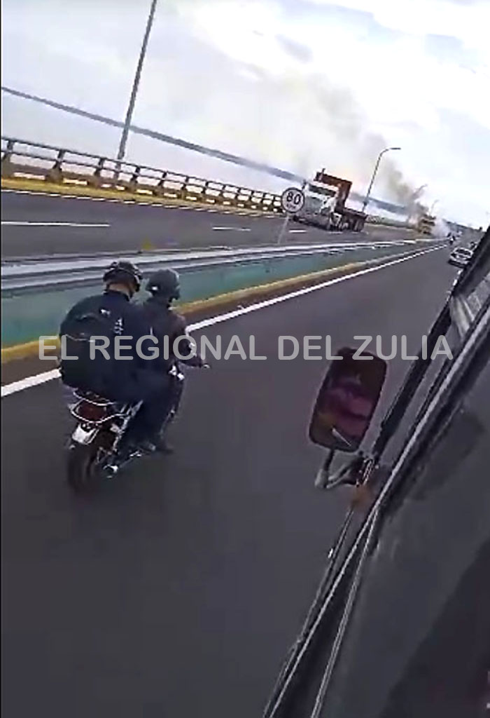 Se incendia gandola en el puente Sobre el Lago