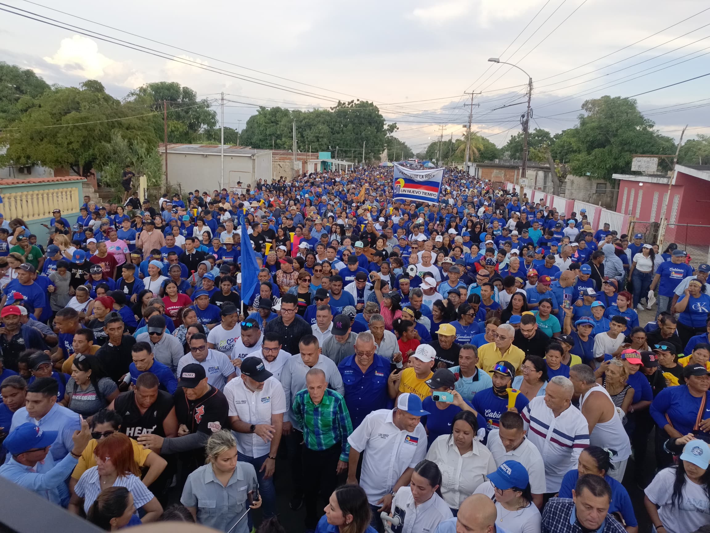 Manuel Rosales culminó campaña en Cabimas