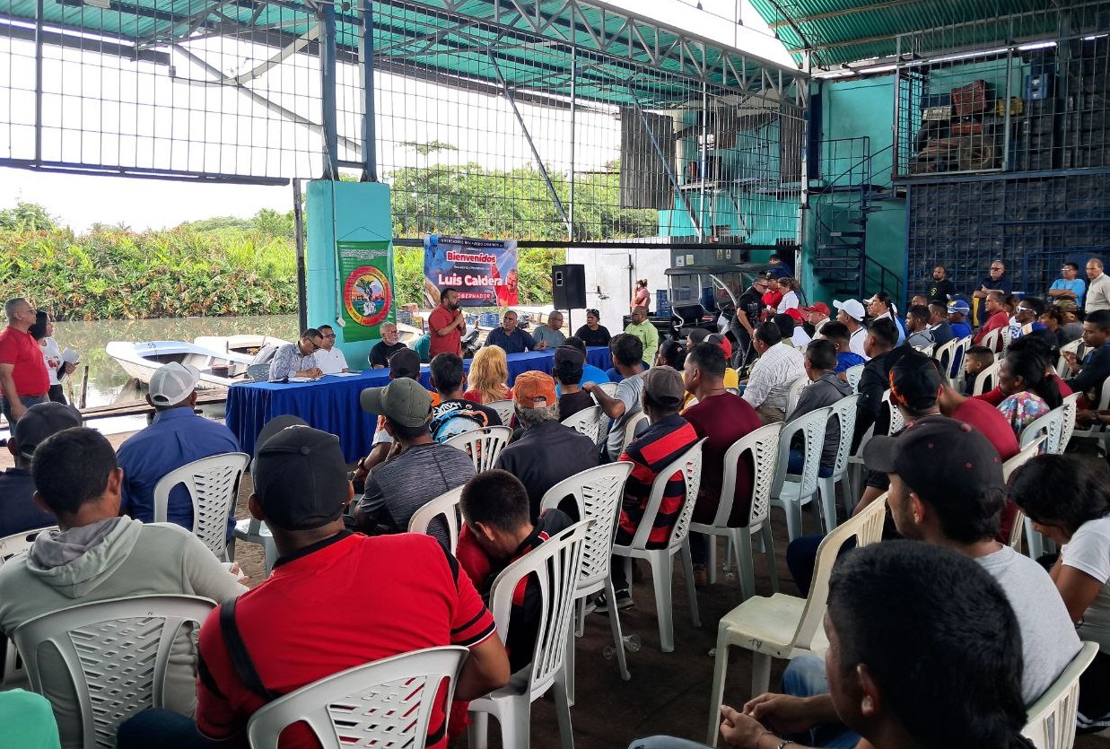 Miembros de los diferentes Consejos de Pescadores del municipio Lagunillas entregaron una serie de propuestas para el candidato a la Gobernación del Zulia Luis Caldera, durante la mañana de este viernes 16 de mayo de 2025.